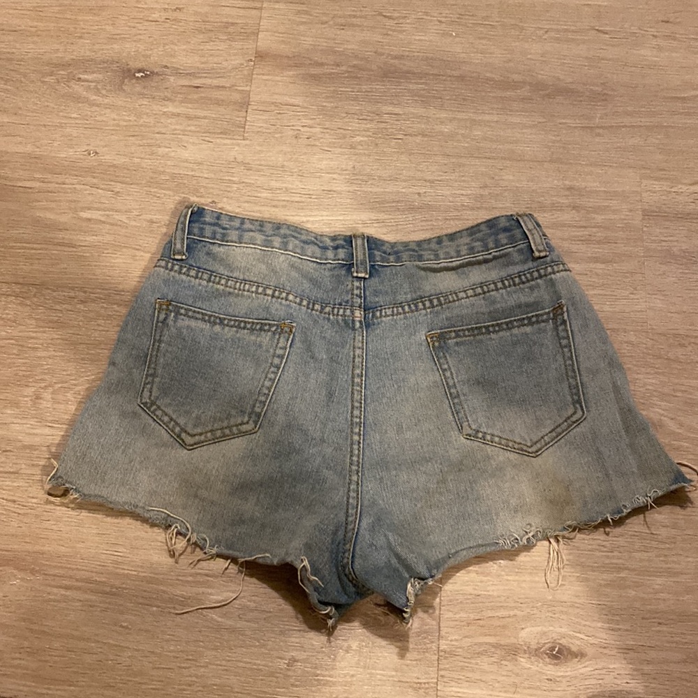 Shorts - Picture 2 of 4